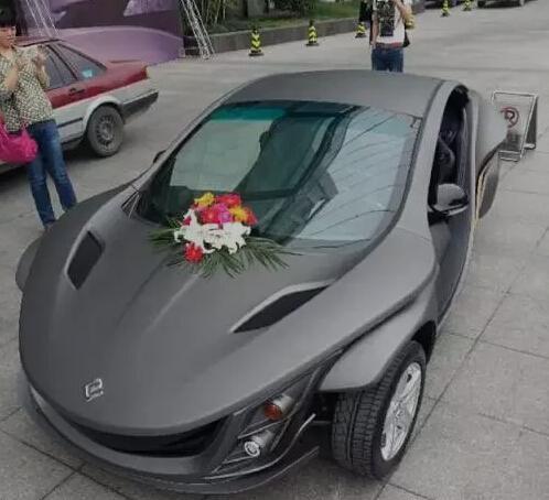 小龙开一辆国产跑车视频,小龙驾驭国产跑车激情驾驭